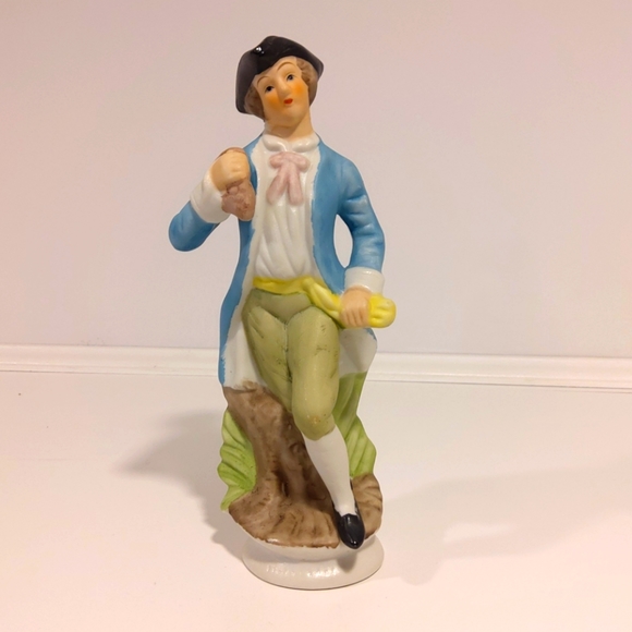 Vintage Made in Taiwan "Country Squire" Porcelain Figurine - Picture 4 of 4